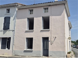 maison de bourg à la vente -   16140  AIGRE, surface 89 m2 vente maison de bourg - UBI478588472